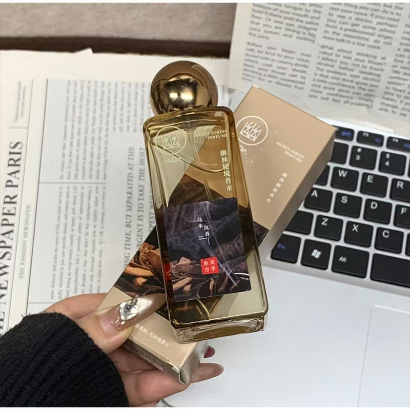 عطر فاخر للجنسين برائحة العود  - مراجعة Best Perfume Fragrance وسعره
