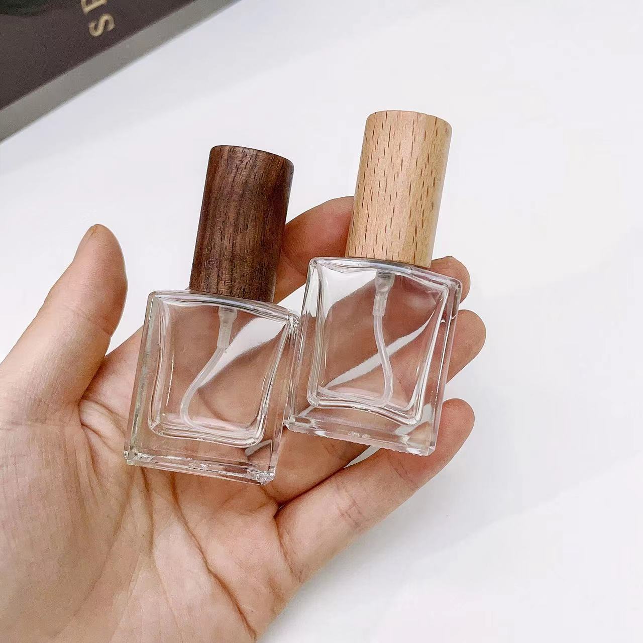 زجاجة بخاخ عطر من الزجاج السمي - مراجعة Perfume Fragrance House وسعره