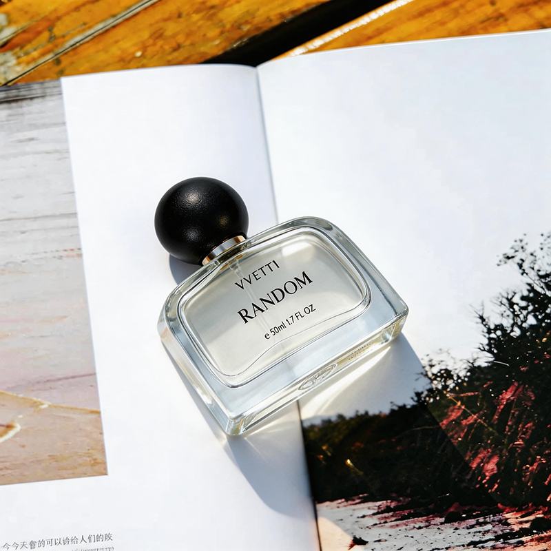 عطر للجنسين برائحة الورق والحب - مراجعة Fragrance Library Perfume وسعره
